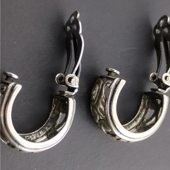Silpada RARE Vintage CLIP-ON
Sterling Silver Filigree Scroll
Hoop Earrings - Picture 8 of 10